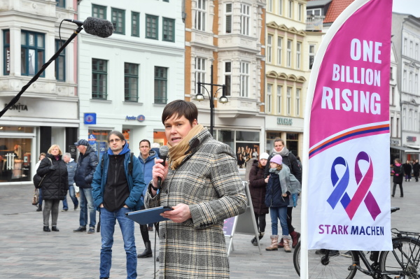 One Billion Rising auf den Rostocker Universitätsplatz  (Foto 01)