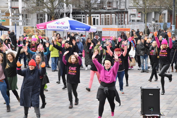 One Billion Rising auf den Rostocker Universitätsplatz  (Foto 09)
