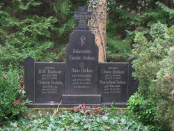 Grabstätte der Familie Dieken auf dem Neuen Friedhof Rostock