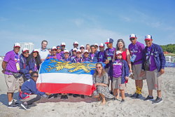 Insgesamt 23 Mitglieder der Delegation der Dominikanischen Republik verbrachten im Vorfeld der Special Olympics World Games in Berlin zwei Tage in Rostock. Hierbei besuchten sie auch die Strand in Warnemünde.
