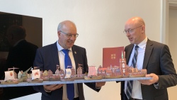 Oberbürgermeister Roland Methling und Minister Christian Pegel