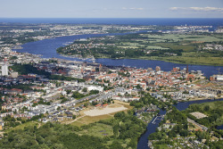 Hanse- und Universitätsstadt Rostock am Verlauf der Warnow