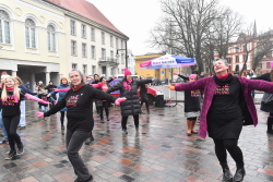 One Billion Rising auf den Rostocker Universitätsplatz  (Foto 23)