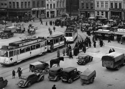 Verkehrstreiben auf dem Neuen Markt (1938).