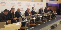 Oberbürgermeister Roland Methling bei der Podiumsdiskussion „Städte als Friedensbotschafter“