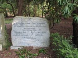 Grabstätte Prof. Hans Walsmann auf dem Neuen Friedhof.