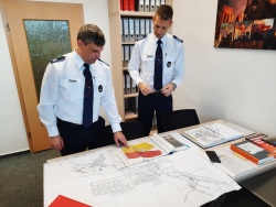 Kollegen der Abteilung Einsatzvorbereitung
