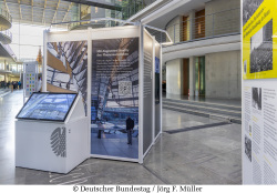 Wanderausstellung des Deutschen Bundestages in der Halle des Paul-Löbe-Hauses. 