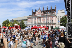 Rostock tanzt den Jubiläumsflashmob.