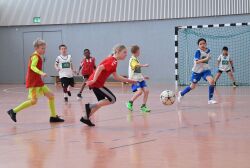 Zehn Jahre AOK Free Kick in Rostock - Die Mädchen und Jungen zeigten wie im Training auch beim Jubiläumsturnier vollen Einsatz und kämpften um jeden Ball. 
