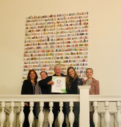 Antje Sell und Anja Janda (Initiatorinnen des Rostocker Schachtelmarathons), Wolfgang Hansen (Projektmanagement), Franziska Nagorny (Leiterin des Projektbüros 800600) und Anja Thomanek (Projektmanagement) (v.l.n.r.)