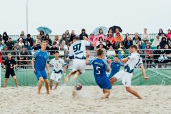  Im vergangenen Jahr haben die bayerischen Bavaria Beach Bazis erstmals die Beachsoccerkrone erobert. Das Publikum liebt das dynamische Spiel mit spektakulären Einlagen.
