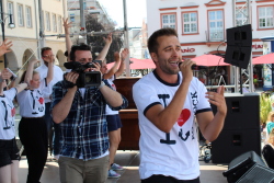 ESCO singt den Jubiläumssong beim 801. Stadtgeburtstag am 24. Juni 2019 auf dem Neuen Markt.