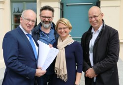Oberbürgermeister Roland Methling, stellv. VTR-Intendant Ralph Reichel, Kulturministerin Birgit Hesse und VTR-Intendant Joachim Kümmritz (v.l.n.r.)