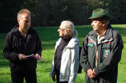 Forstbegehung mit Senator Holger Matthäus Bürgerschaftspräsidentin Regine Lück und Forstamtsleiter Jörg Harmuth (v.l.n.r.).