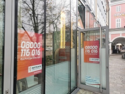 Plakataktion Hilfetelefon Gewalt gegen Frauen.