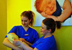 Josephine Klementz und Eva Beyer, Klinikum Südstadt Rostock 2. Ausbildungsjahr Hebamme