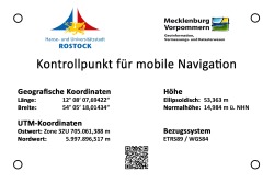 Hinweistafel am Kontrollpunkt für mobile Navigation auf dem Universitätsplatz
