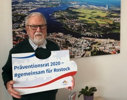 Peter Glück vom Seniorenbeirat unterstützt die Präventionsarbeit.