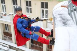 Spiderman, Superman und Batman rauschten durch die Luft heran und erfreuen die kleinen Patientinnen und Patienten der Rostocker Kinder- und Jugendklinik