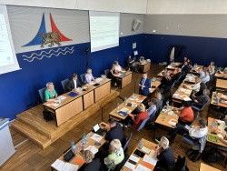 Sitzung der 8. Bürgerschaft im Rathaus: Blick in den Sitzungssaal von der Empore.