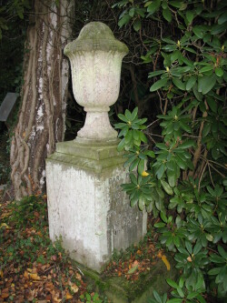 Grabmahl auf dem Neuen Friedhof Rostock.