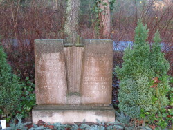 Grabstein auf dem Neuen Friedhof Rostock