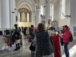 „Schätzchen“ Kleidertausch in der Nikolaikirche  