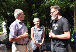 OB Claus Ruhe Madsen im Gespräch während der Folkemøde am 7. und 8. August 2021 im IGA Park.