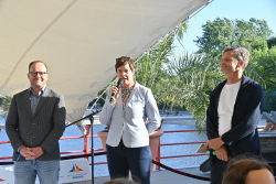 Sportlerehrung 2025: Senator Steffen Bockhahn, Oberbürgermeisterin Eva-Maria Kröger und Moderator Arne Welenz (v.l.n.r.)