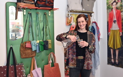 Vanessa Stock, Inhaberin der „Haltestelle“ im Barnstorfer Weg bietet bereits seit zwei Jahren über Refill kostenlos Trinkwasser an. (2)
