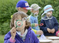 spielende Kinder - Forscherkindergarten