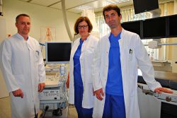 TIPS-OP-Team des Klinikums Südstadt Rostock: Oberarzt Dr. Daniel Paschke, Oberärztin Dr. Anne-Caterine Bartolomaeus, Chefarzt Dr. Andreas Knopke (von links).