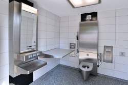 Öffentliche WC-Anlage im Stadthafen (innen)