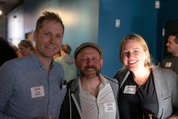 David Meeker, Leslie Steward und Kate Charland bei der Benefizveranstaltung am 20. April 2022 in Raleigh.