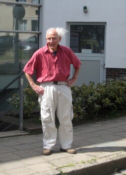 Albrecht Josephy-Hablützel im Jahr 2014 in der Rostocker Graf-Schack-Straße.