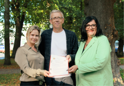 Rostocks Jugendamtsleiterin Miriam Pilz; Dirk Panzner, stellvertretender Leiter des Staatlichen Schulamtes Rostock; und Silke Schrader, Leiterin des Staatlichen Schulamtes Rostock (v.l.n.r.)