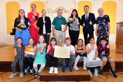 Gruppenfoto Gewinner Umweltpreis 2022