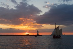 Traditionssegler vor Warnemünde