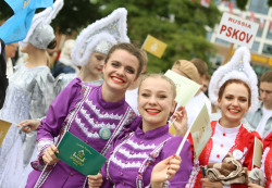 Pskow beim Festumzug des Hansetages 2018 in Rostock