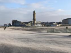 Warnemünder Leuchtturm bei Sturm am Neujahrstag 2019