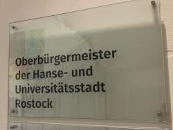 Schild vor dem Büro des Oberbürgermeisters im Rathaus