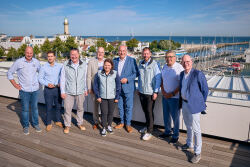 Olympia-Informationen auf der Dachterrasse der neuen Sportschule im Yachthafen Warnemünde.