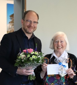 Verabschiedung Rita Bohk, v.l.n.r. Personalleiterin, Silke Grohmann, Rita Bohk und Vorstandsvorsitzender, Steffen Bockhahn