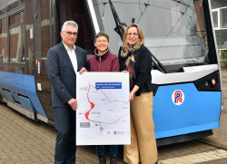 Gruppenfoto RSAG-Vorstand Jan Bleis, Aufsichtsratsvorsitzende Sabine Krüger und Dr. Ute Fischer-Gäde, Senatorin für Infrastruktur, Umwelt und Bau