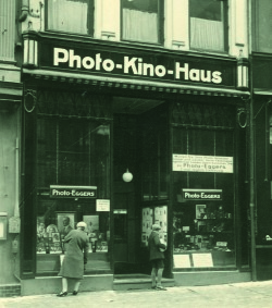 Schaufenster Photo-Eggers, Blut-Straße, 1928
