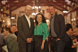 Gruppenbild Tourismusdirektor Matthias Fromm, Sängerin Maria-Teresa González, Sebastian Schuffenhauer