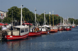 Alter Strom mit Fischkuttern