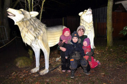 Monique Golchert aus Jürgenshagen besuchte mit Henny, Adrian und Jarla die Zoolights und bewunderte schon die Neuzugänge. 