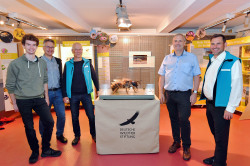 Gruppenbild Ausstellungseröffnung Wildbienen  hoch bedroht und unverzichtbar